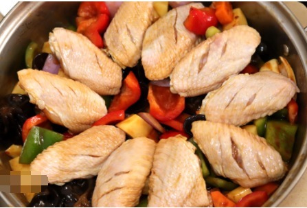 不用去饭店,三汁焖锅在家就能做,一大锅不到30元就让家人吃到撑