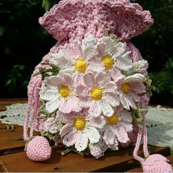 小花片 55款超美的钩花包包,只要会钩不同的花,拼缝在一起,就能做出