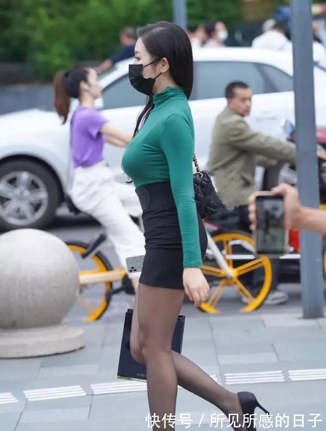 勤风 短裙真的很实用,舒适轻盈还显腿长,用心搭配美感自然来!