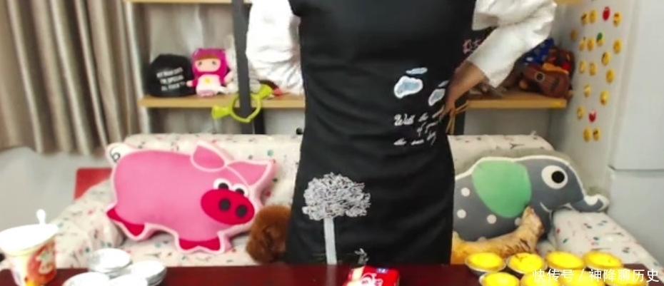 么多的蛋挞|大胃王吃120个“蛋挞”,粉丝担心她吃吐,站起身后却穿帮了!