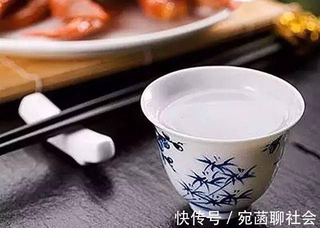 冷知识$关于白酒的4个冷知识,喝酒的人也不一定明白,看完让你茅塞顿开
