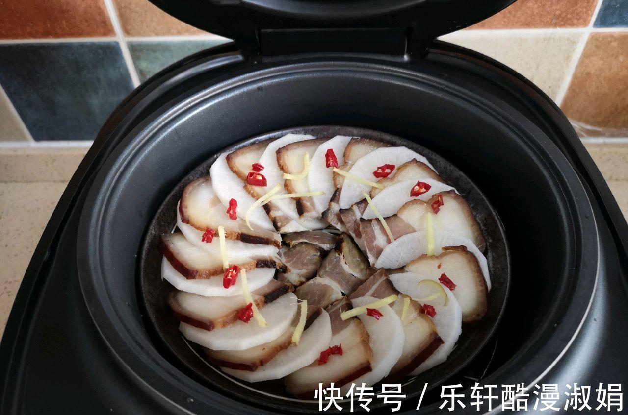 搭配|把腊肉跟萝卜搭配在一起,上锅一蒸,肥而不腻真健康