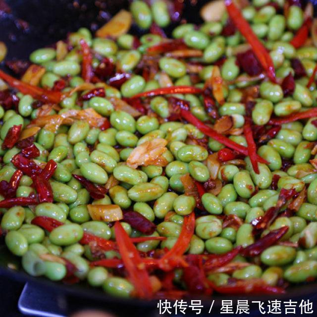毛豆|香辣毛豆米炒小鱼干,看起来好开胃的样子