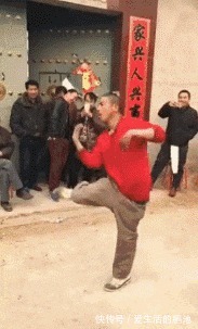 |搞笑GIF:妹子,你是个有才华的人,就是太贪玩了!