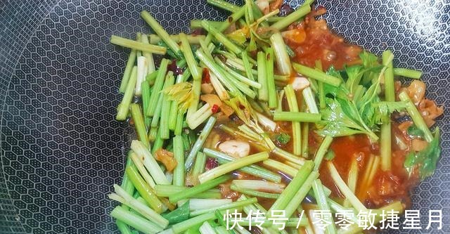 芹菜|处理好的猪腰花,加点芹菜一起炒,又香又入味,一点不膻气!