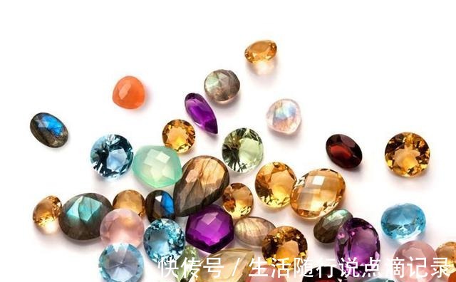 蓝翔 宝石没有用，珠宝没有用，我看是人没有用才对！