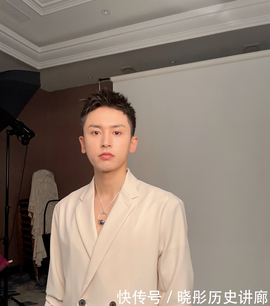 张哲瀚粉丝虐粉翻车,却自曝正主没关注《山河令》制片人和官微