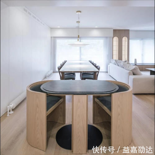 餐桌椅|餐厅空间小?那就别买常规桌椅,做个内嵌式椅子藏起来超省空间!