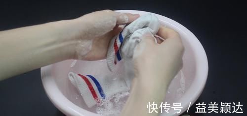 实用|夏天穿过的袜子又脏又臭?教你一招,不仅干净还没臭味,太实用了