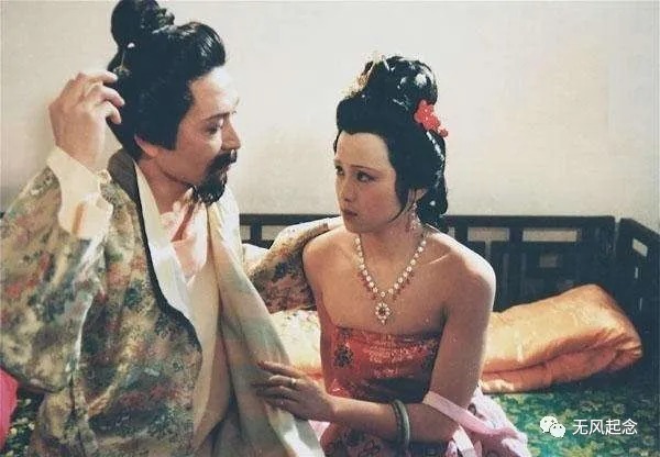 曹公@秦可卿去世的时候,为何贾宝玉会吐血?曹公没好意思说出来