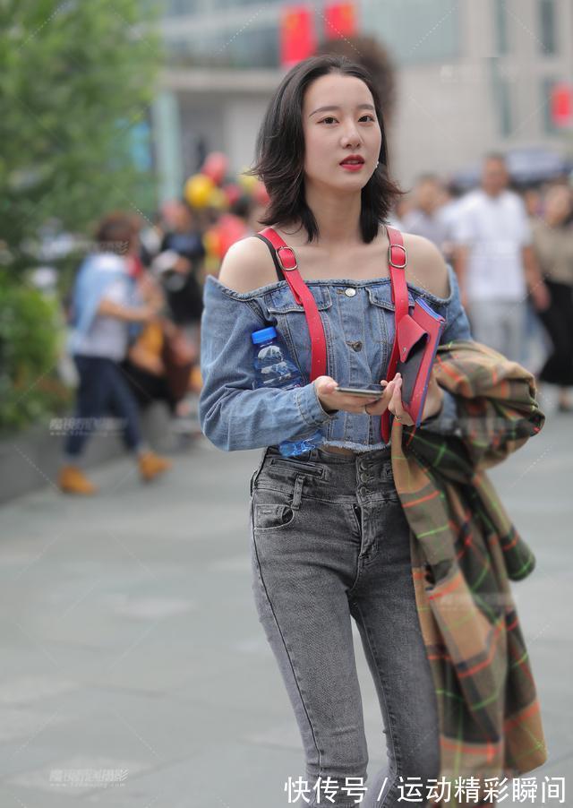 高跟鞋|条纹连衣裙搭配一字带高跟鞋，显高还显瘦，同时令气质更迷人