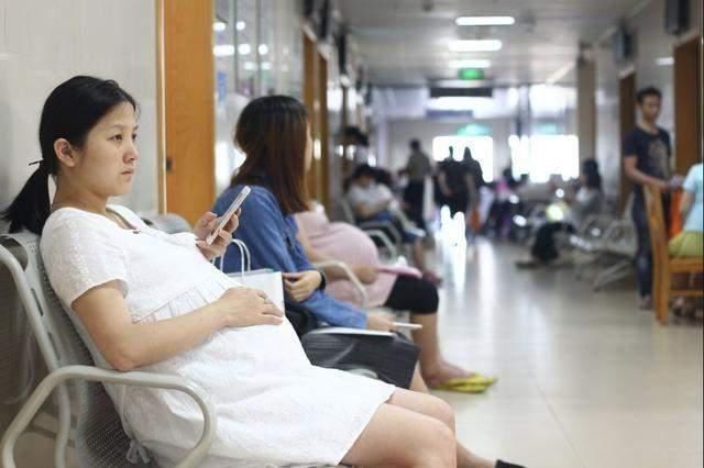 妈妈|孕妇产检时，为何专家不允许家属进去？看后理解了他们的一片苦心