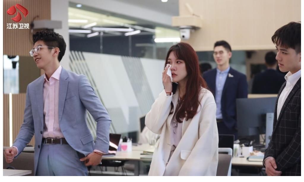 《闪闪发光的你》惊现“易式拷问” 易立竞“借口”称是“角色需要”