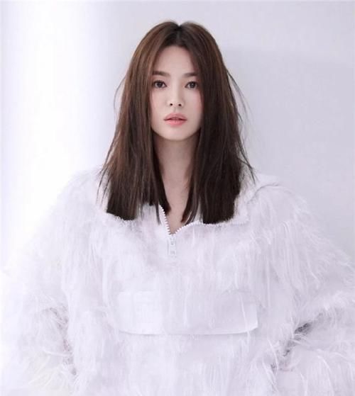 减龄|女人50岁后,别再剪短发了!今年流行这些发型,时髦减龄又气质