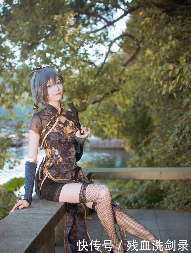 乐正绫|洛天依金丝雀的cos,惊艳旗袍+逆天长腿,锦衣卫速速前来护驾