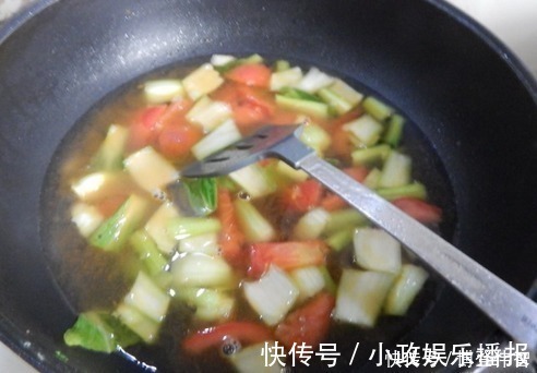 疙瘩汤|西红柿疙瘩汤,面疙瘩总是做不好?试试这个办法,大小均匀又入味