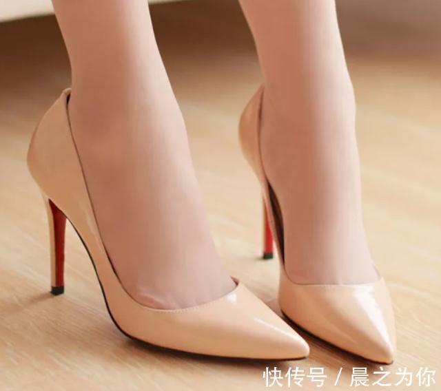 漂亮 细跟鞋增加你的气质,从任何角度看都很漂亮!