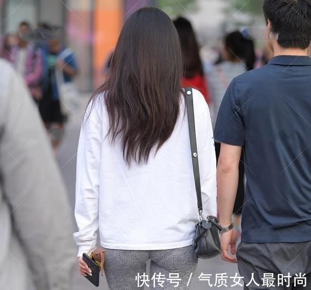 女神 瑜珈裤的穿着突出了女神独特的美丽,尤其具有吸引力!