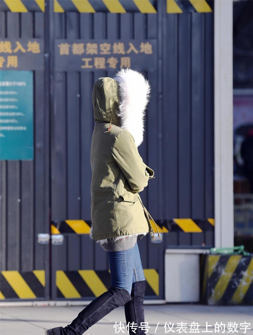 冬天 冬天紧身牛仔裤一定要搭配过膝靴么 看一下她们的搭配你就知道了!