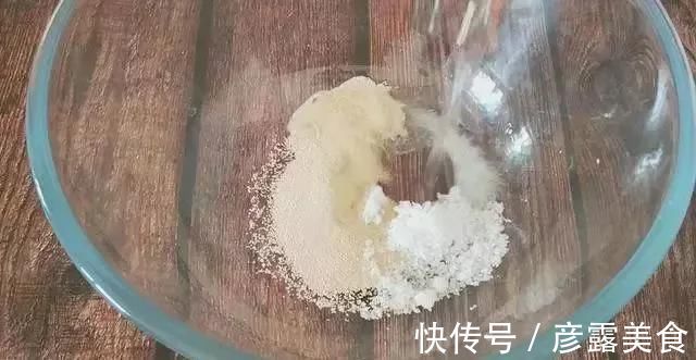 早餐饼的新吃法，不揉面不擀面，筷子一搅，比包子油条好吃，真香