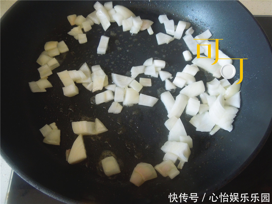 过年|奶油蘑菇浓汤过年家宴来一道经典西式浓汤,老人孩子都爱吃