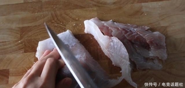 大厨|大厨教学水煮鱼的家常做法,详细讲解鱼片腌制技巧,鱼肉滑嫩无腥