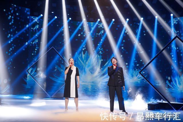 曾毅換新搭檔上節目唱歌，詞多了，聲音卻沒了