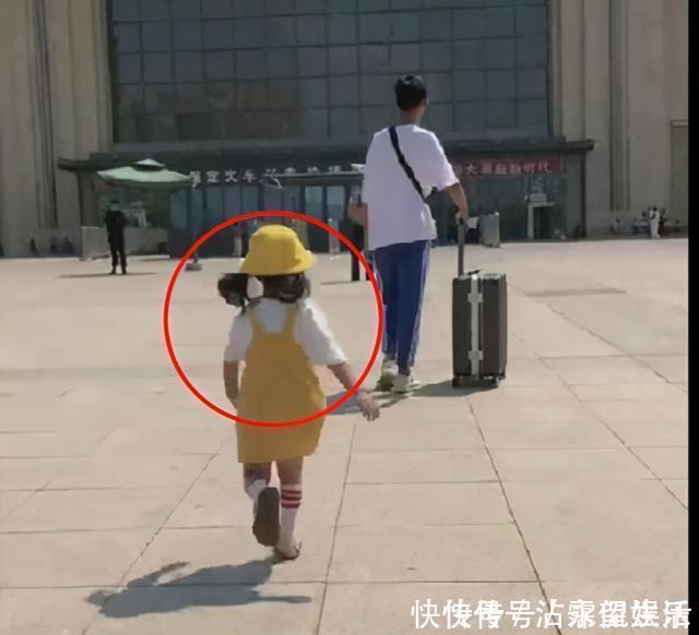 大宝|相差20岁的兄妹逛超市,妹妹不停买,哥哥蹲地诉苦:留点老婆本