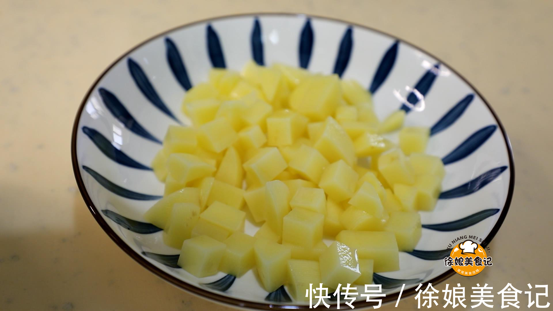 土豆丁|土豆这样做软烂酥香,比吃肉还过瘾,家常做法简单易做,上桌光盘