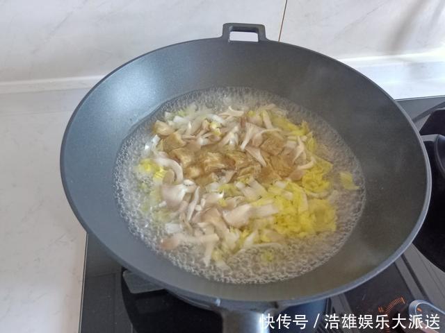 不贵|我家的极简晚餐,3个菜15分钟,好吃不贵又简单,吃得开心舒服