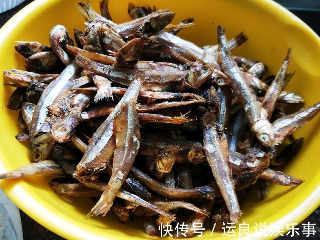 小鱼|在家自制香辣小鱼干，营养美味，香辣过瘾，一口一个超下饭