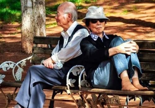 晚年生活|丁克族除了眼前的“辉煌”,剩下的都是孤独与落寞,别再盲目跟从