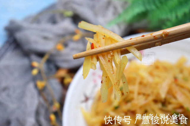 炒土豆丝,先泡水还是焯水牢记3点,土豆丝爽脆不粘锅,实用