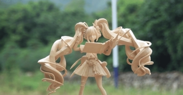 我们这一代|72岁大爷制安琪拉木雕手办,成功吸粉百万,网友:老二次元了