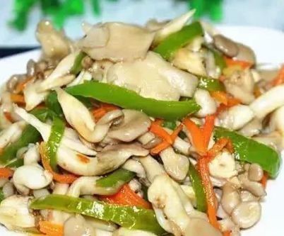 香辣毛肚，土豆排骨汤，芹菜炒香干，青椒炒平菇的做法