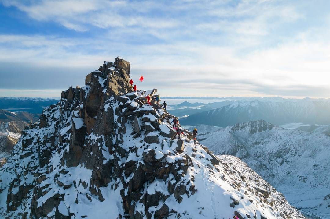 阿坝|上百名珠峰登顶者相聚四川阿坝三奥雪山 共同纪念珠峰探索百年