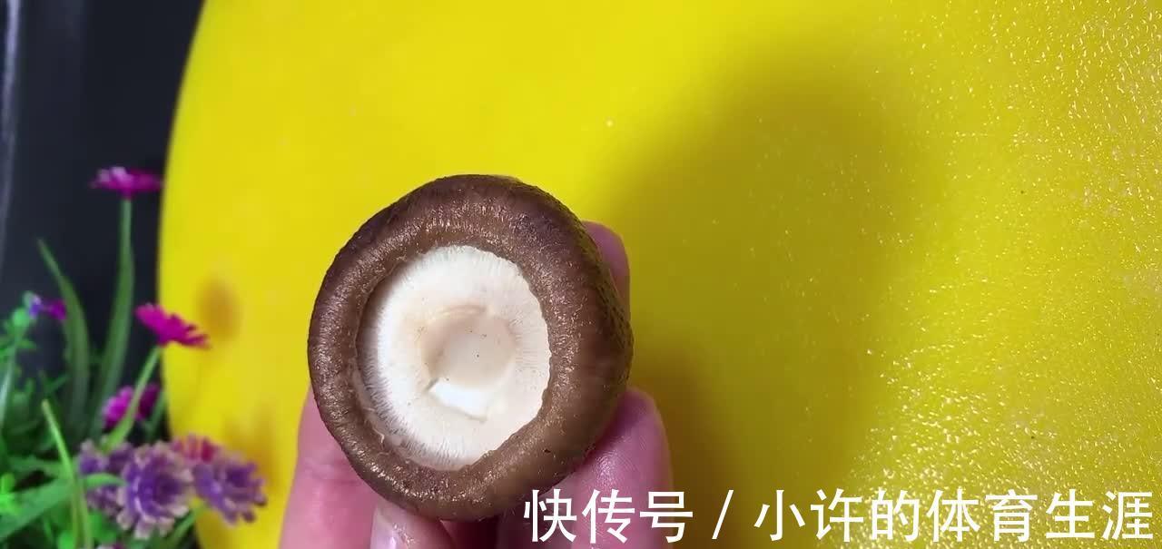 蚝油香菇的做法,汁浓味美鲜香滑嫩,吃起来比肉都香