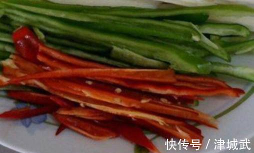 十月最适合吃茭白，配点牛肉丝一起炒，家常美味，吃两碗饭都不够