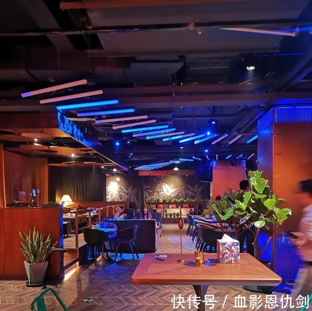 hhb酒吧|去了马云开的酒吧后，我终于明白贫穷限制了一个人的想象！