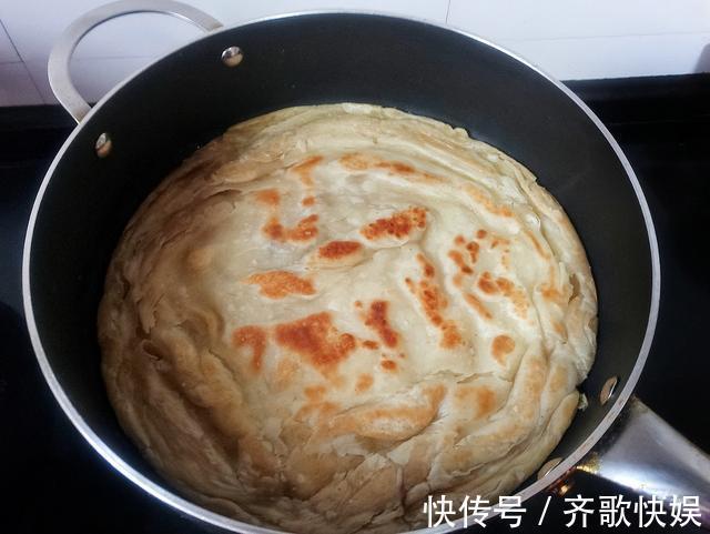 奶奶做的酱香饼,好吃有诀窍,掌握好4点,酥软多层,凉了也好吃