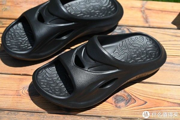 软弹|衣食住行 篇一:更贴脚的休闲拖鞋,舒缓疲劳走路更轻松,咕咚软弹运动拖鞋体验