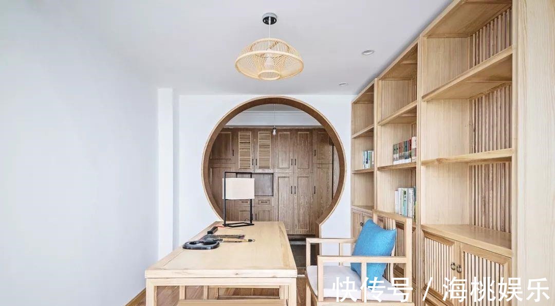 书房|135平四居室,原木中式风格,文化石电视墙,又增添了些野性美