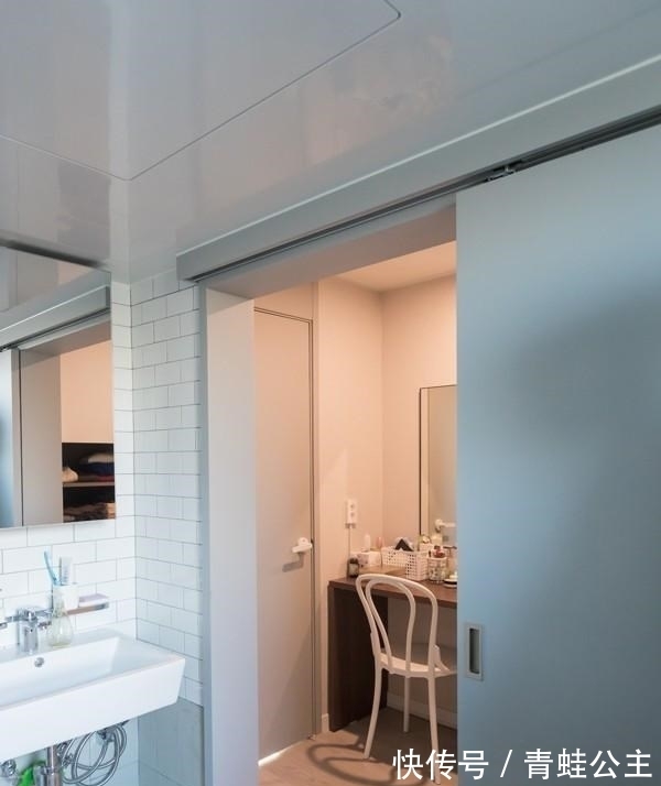 卡座|240㎡足足有4个书房,一家几口各用各的,互不打扰,越看越大气