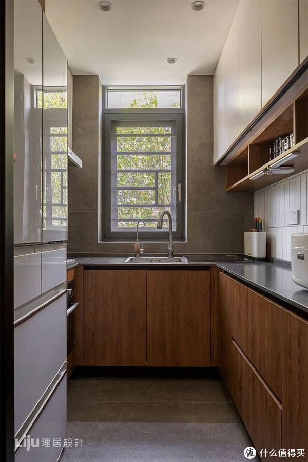 楼房|二手一楼房庭院惨遭荒废,原房东看到改造效果:早知道再加30万也不卖