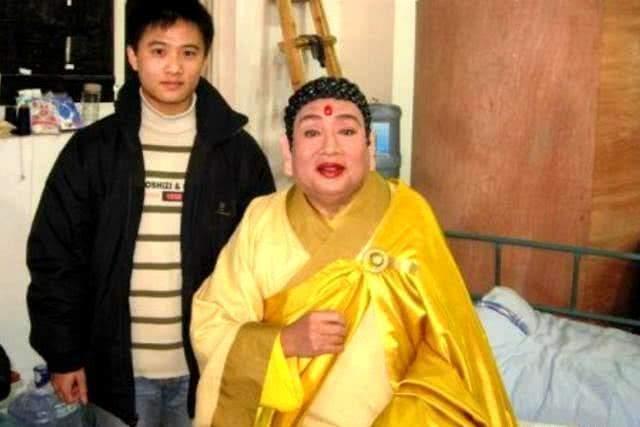 佛像#他是西游记如来佛的扮演者,去泰国买佛像,却发现上面画的是自己