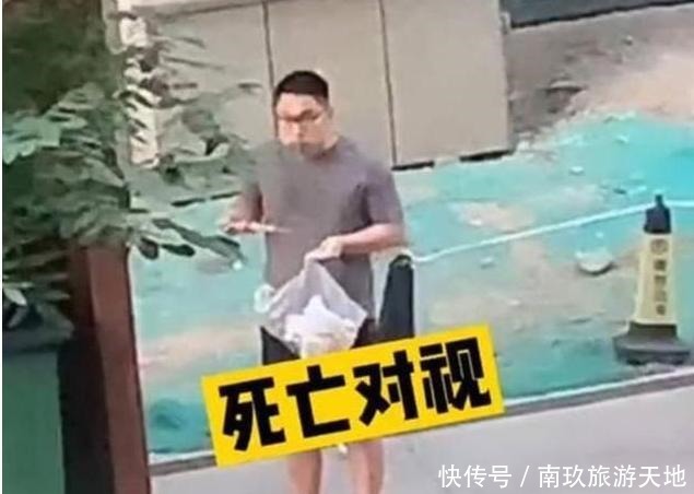 撸串|老婆坐月子期间,老公忍不住偷下楼“撸串”,抬头一看瞬间慌了