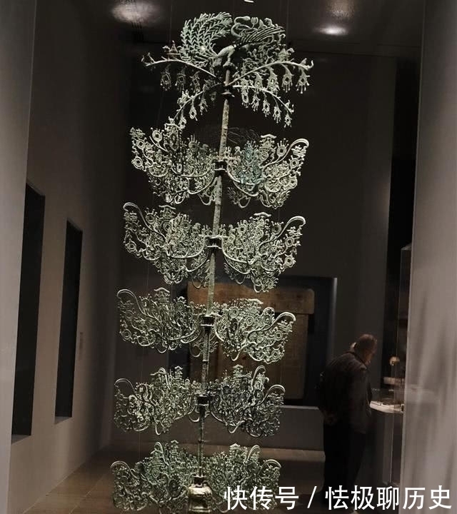 1800年前摇钱树真容曝光,专家:价值连城,国家禁止出境展览