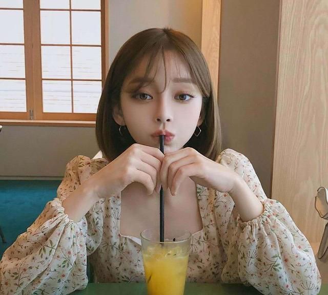 头发型|别总抱怨脸太圆,当你试过这款“齐脖”发型后,就知道圆脸有多美