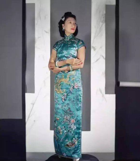 翡翠 当旗袍遇到翡翠,女人的美,足以惊艳世界