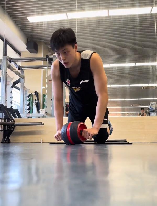 cb广东宏远好消息！胡明轩正式归队，明年2月份或重返中国男篮